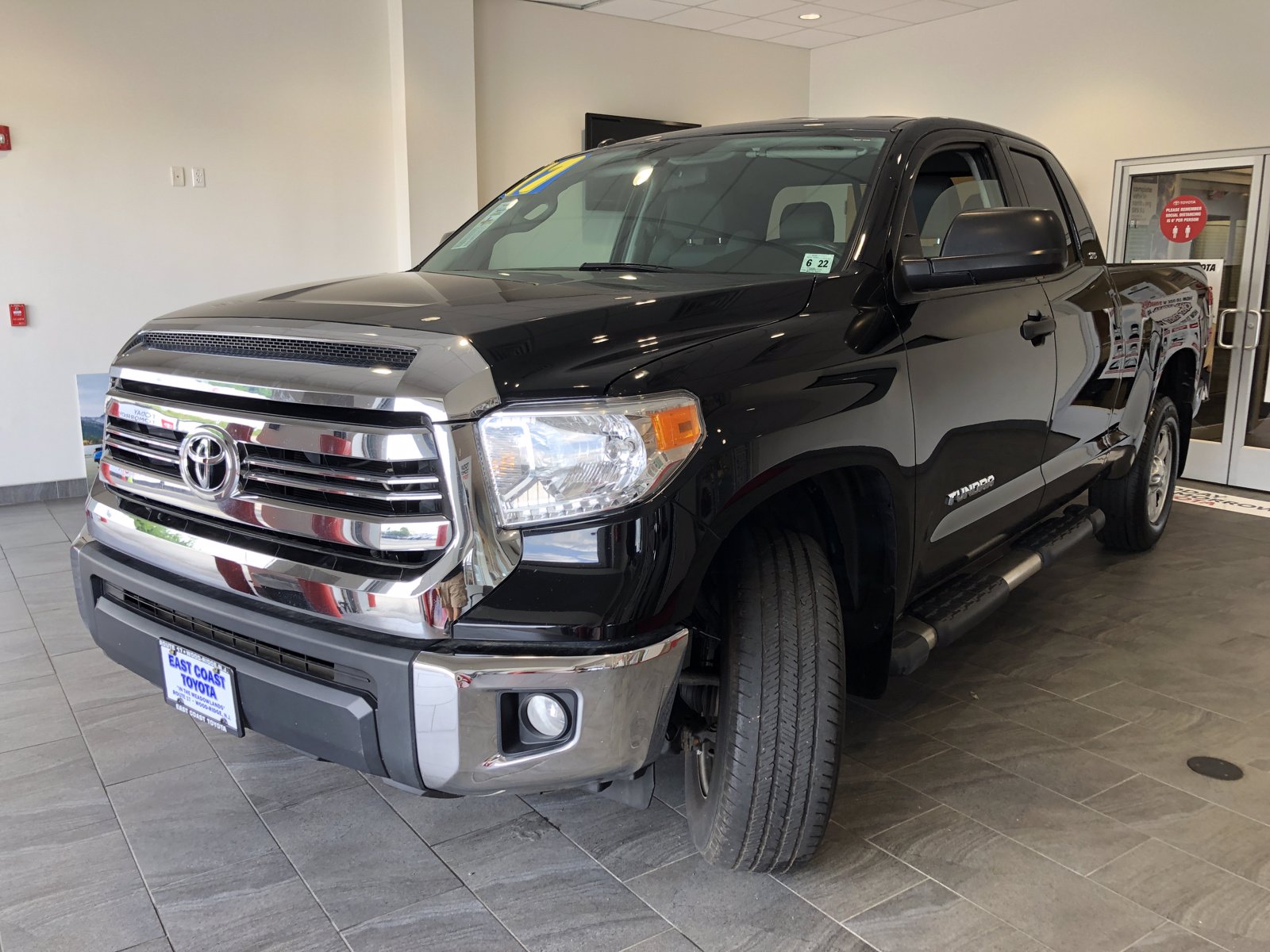 Pre-Owned 2017 Toyota Tundra 4WD SR5 V8 4WD DBL CAB Double Cab In Wood ...